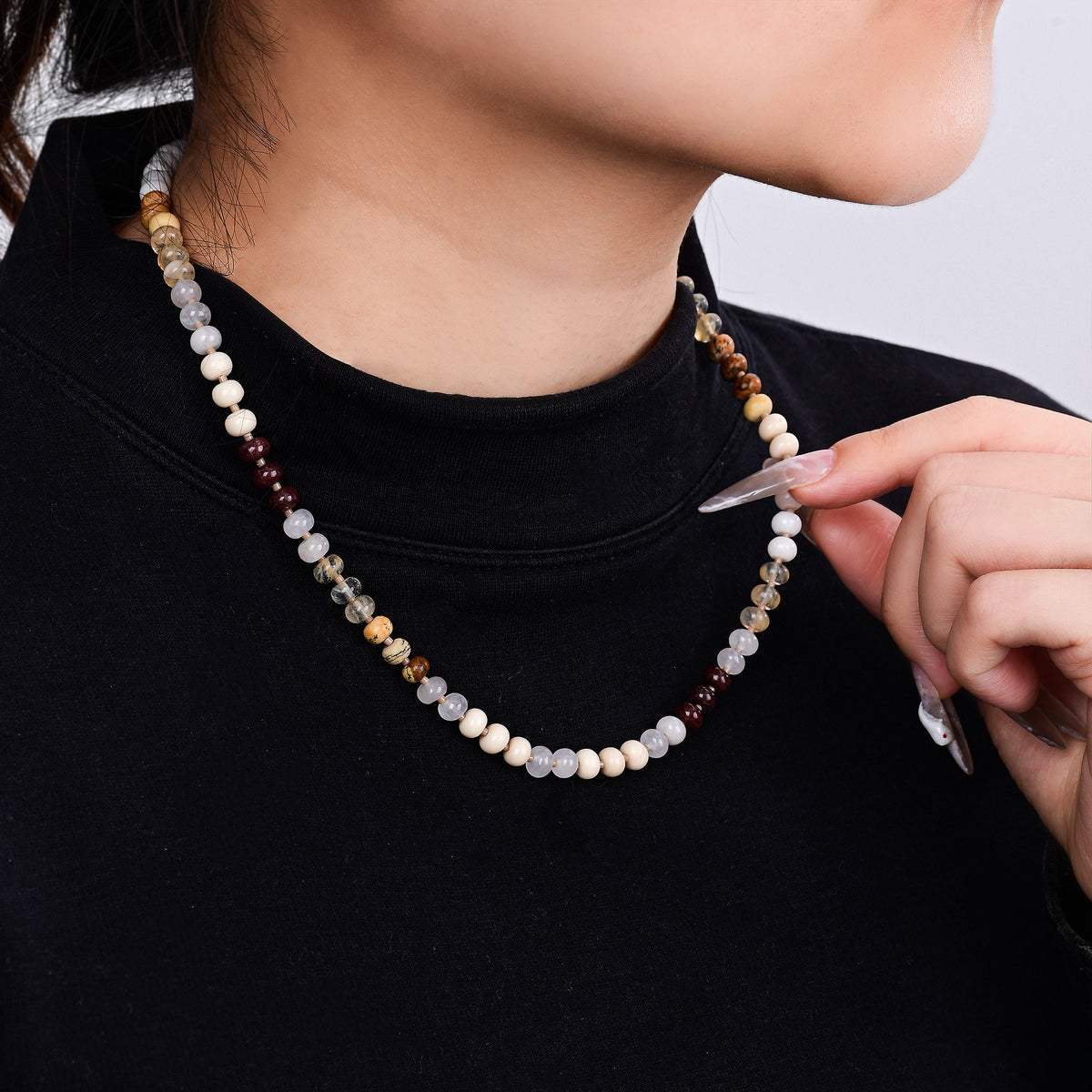 Goldene Sandstein-Halskette