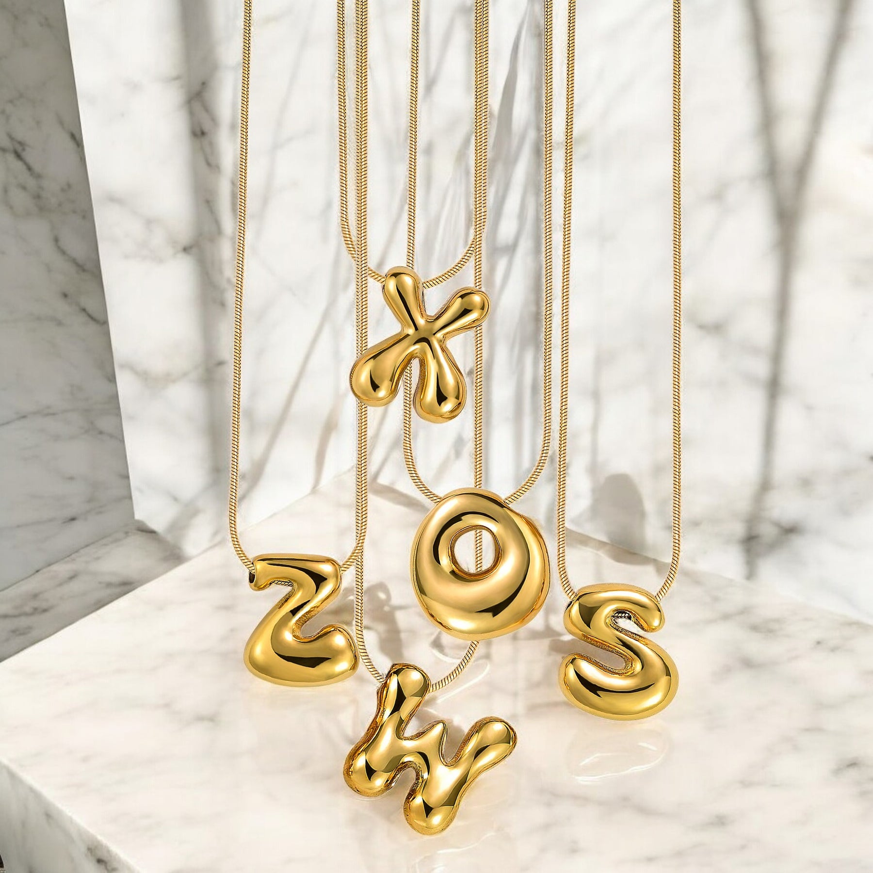 Gouden Glow Bubble Letter Initial Ketting