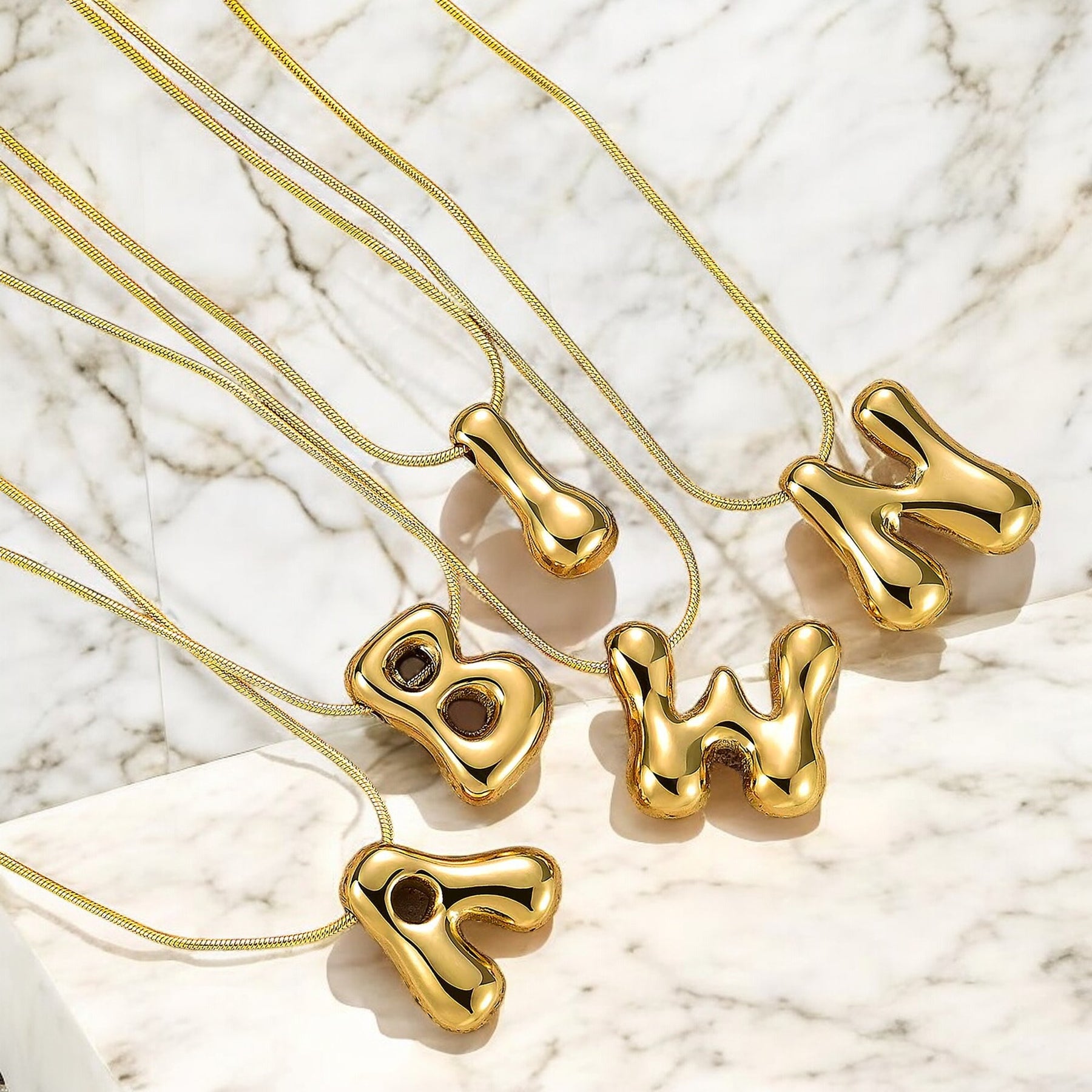 Gouden Glow Bubble Letter Initial Ketting