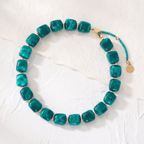 Collier à perles carrées épaisses arc-en-ciel