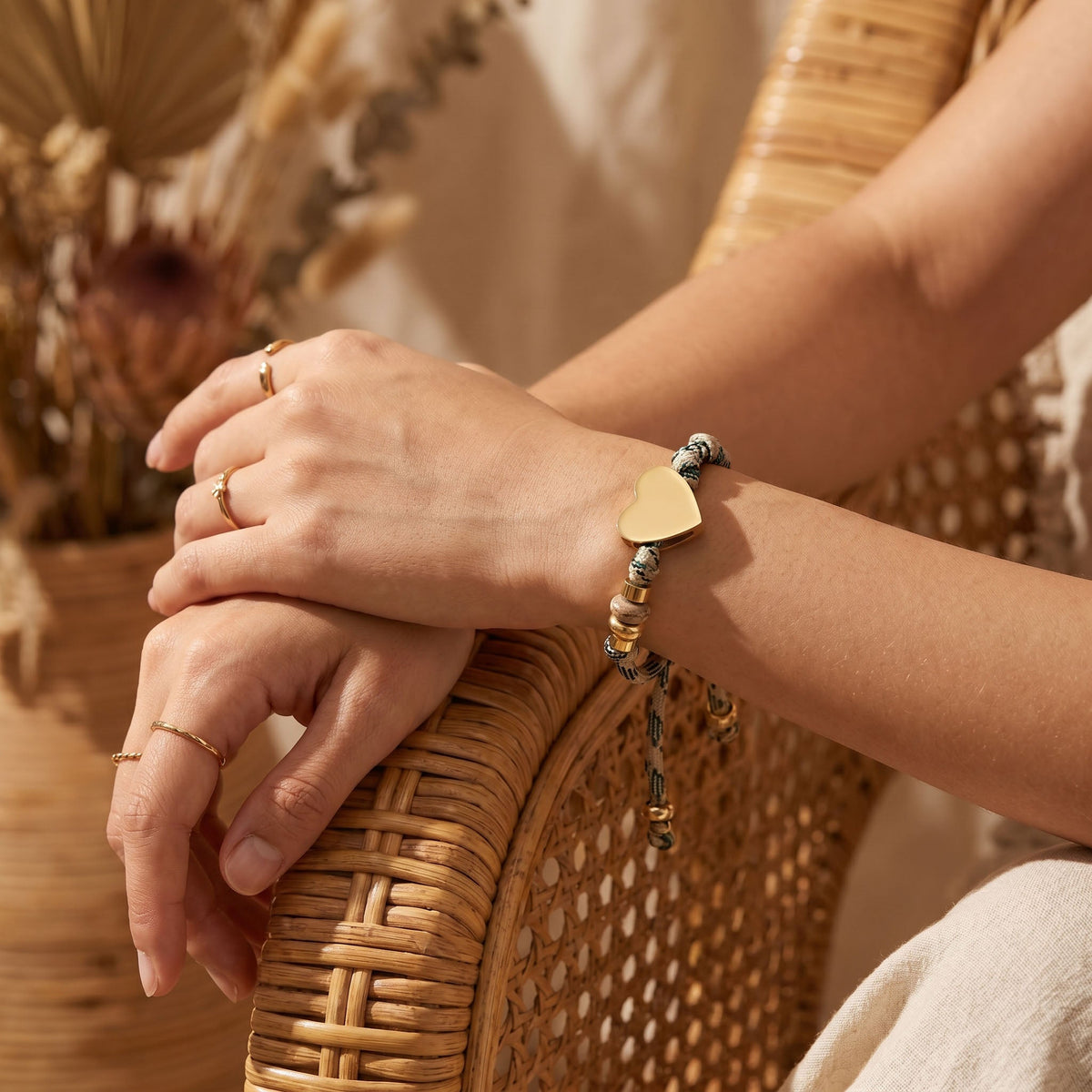 Armband met liefdesknoop van touw