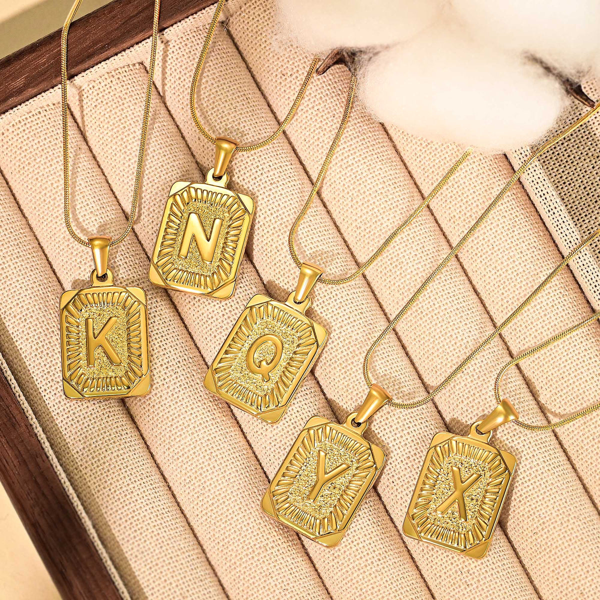 Gouden Glow Bubble Letter Initial Ketting