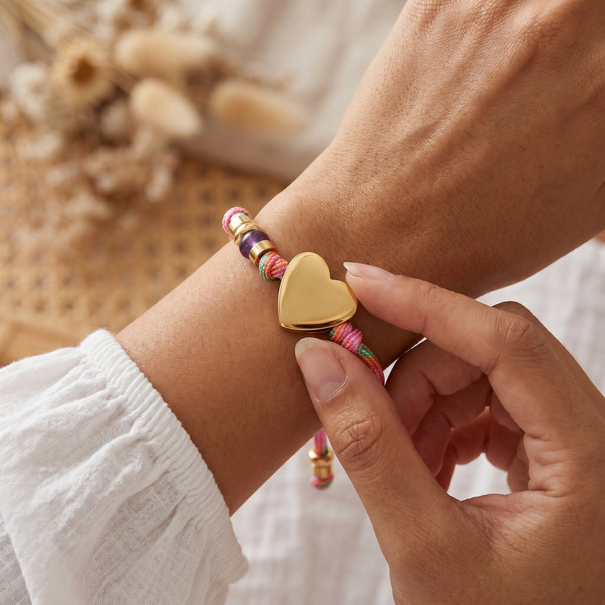 Armband met liefdesknoop van touw