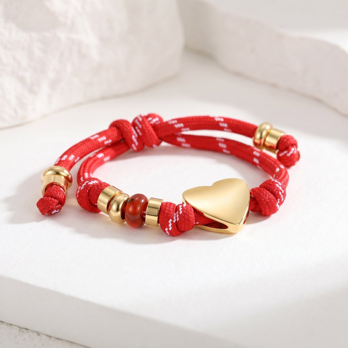 Armband met liefdesknoop van touw