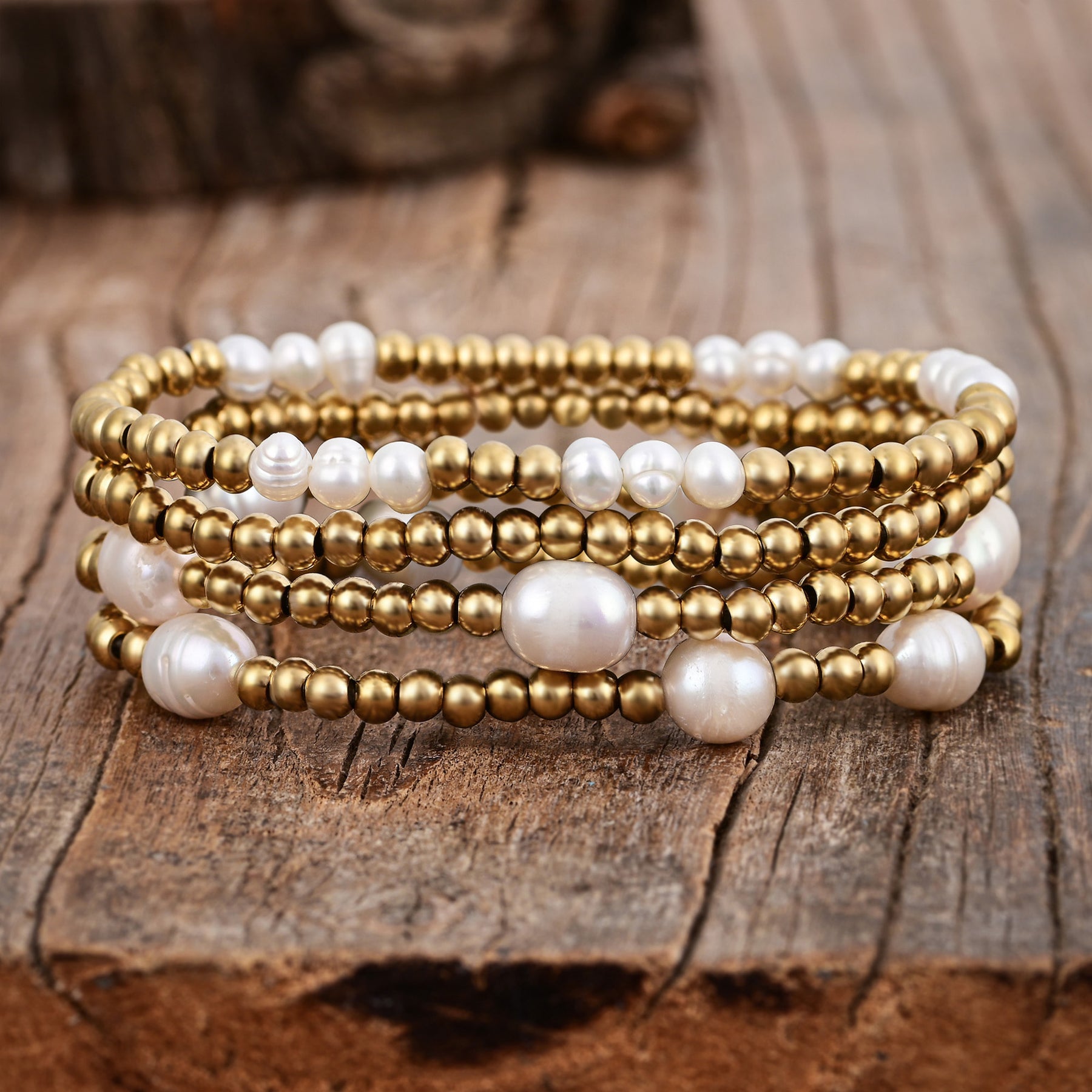 Ensemble de bracelets en or et perles